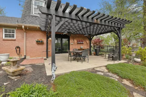 Exterior - 573 Pepper Ridge Rd, Cincinnati, OH 45244 photo 3 of 14