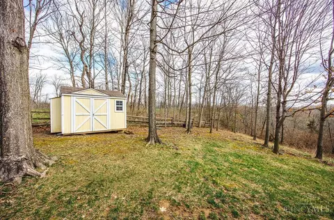 Exterior - 9697 Fallsridge Ct, Cincinnati, OH 45231 photo 5 of 9