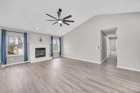 Living - 9697 Fallsridge Ct, Cincinnati, OH 45231 photo 3 of 8