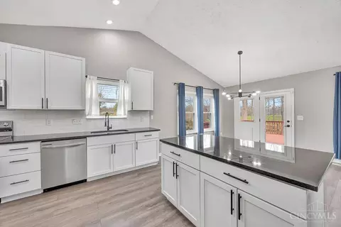 Kitchen - 9697 Fallsridge Ct, Cincinnati, OH 45231 photo 1 of 3
