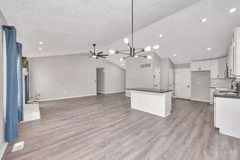 Living - 9697 Fallsridge Ct, Cincinnati, OH 45231 photo 4 of 8