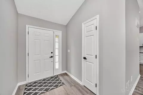 Entry Way - 9697 Fallsridge Ct, Cincinnati, OH 45231 photo 1 of 7