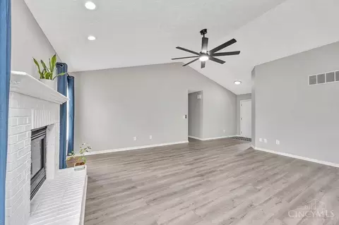 Living - 9697 Fallsridge Ct, Cincinnati, OH 45231 photo 6 of 8