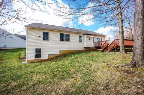 Exterior - 9697 Fallsridge Ct, Cincinnati, OH 45231 photo 3 of 9