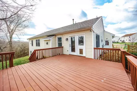 Exterior - 9697 Fallsridge Ct, Cincinnati, OH 45231 photo 2 of 9