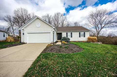 Exterior - 9697 Fallsridge Ct, Cincinnati, OH 45231 photo 6 of 9