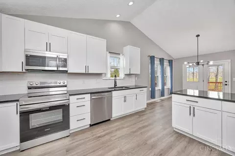 Kitchen - 9697 Fallsridge Ct, Cincinnati, OH 45231 photo 3 of 3
