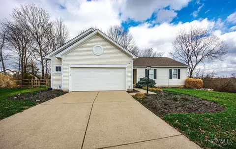 Exterior - 9697 Fallsridge Ct, Cincinnati, OH 45231 photo 7 of 9
