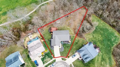 View/Area - 9697 Fallsridge Ct, Cincinnati, OH 45231 photo 1 of 5