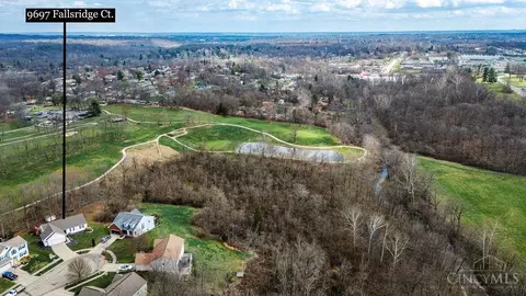 View/Area - 9697 Fallsridge Ct, Cincinnati, OH 45231 photo 3 of 5