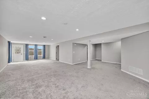 Living - 9697 Fallsridge Ct, Cincinnati, OH 45231 photo 8 of 8