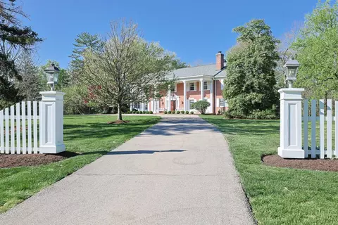 5475 Waring Dr, Cincinnati, OH 45243