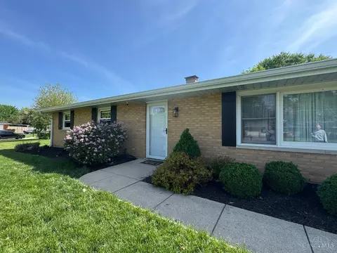 3800 Sterling Dr, Franklin, OH 45005