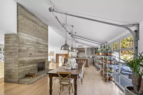 Dining - 8425 Kugler Mill Rd, Cincinnati, OH 45243 photo 1 of 3