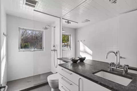 Bath - 8425 Kugler Mill Rd, Cincinnati, OH 45243 photo 5 of 5