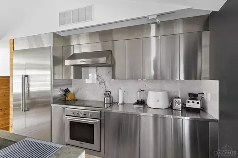 Kitchen - 8425 Kugler Mill Rd, Cincinnati, OH 45243 photo 2 of 4