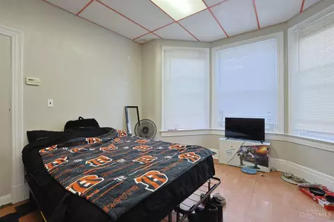Bedroom - 452 Riddle Rd, Cincinnati, OH 45220 photo 4 of 6