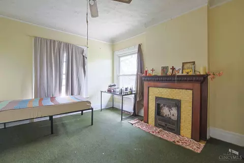 Bedroom - 452 Riddle Rd, Cincinnati, OH 45220 photo 5 of 6