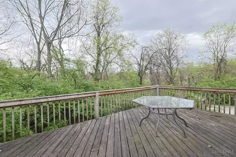 Exterior - 452 Riddle Rd, Cincinnati, OH 45220 photo 4 of 6