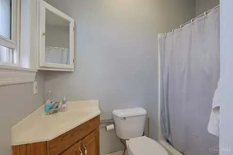 Bath - 452 Riddle Rd, Cincinnati, OH 45220 photo 1 of 5