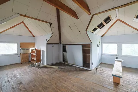 Bedroom - 452 Riddle Rd, Cincinnati, OH 45220 photo 6 of 6