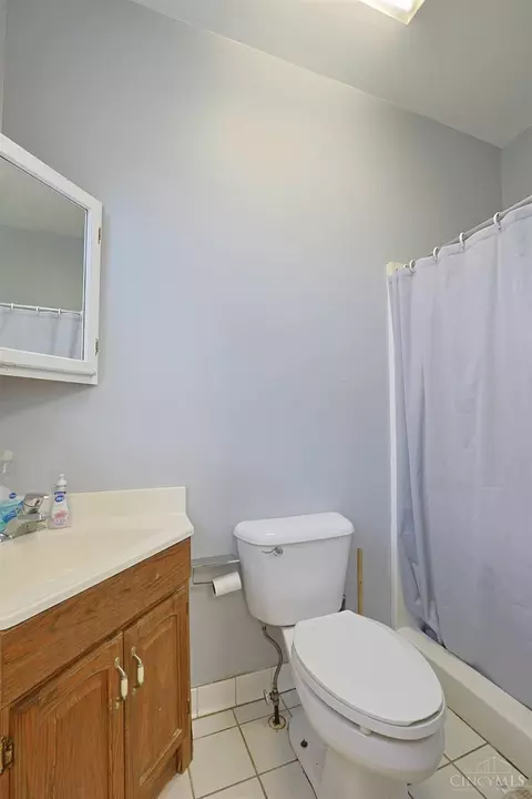 Bath - 452 Riddle Rd, Cincinnati, OH 45220 photo 4 of 5