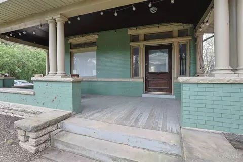 Exterior - 452 Riddle Rd, Cincinnati, OH 45220 photo 3 of 6