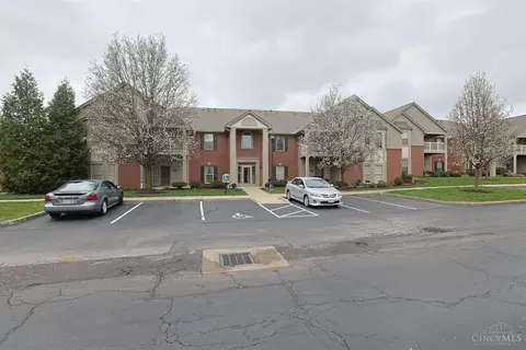 8021 Pinnacle Point Dr, West Chester, OH 45069