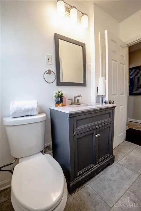 Bath - 6607 Plainfield Rd, Silverton, OH 45236 photo 2 of 3