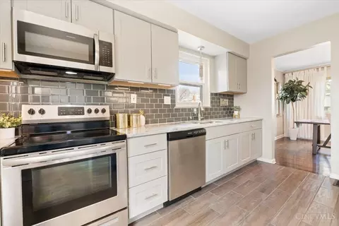 Kitchen - 6607 Plainfield Rd, Silverton, OH 45236 photo 1 of 3