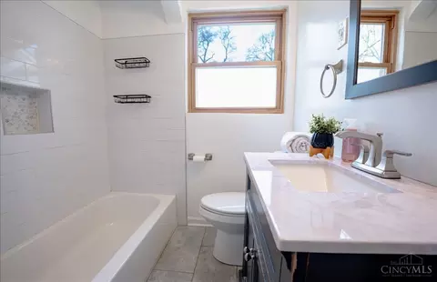 Bath - 6607 Plainfield Rd, Silverton, OH 45236 photo 1 of 3