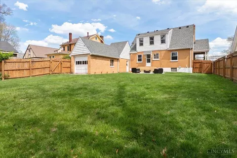 Exterior - 6607 Plainfield Rd, Silverton, OH 45236 photo 6 of 7