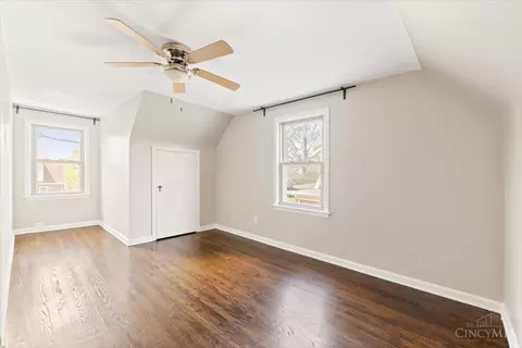 Bedroom - 6607 Plainfield Rd, Silverton, OH 45236 photo 3 of 4
