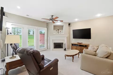 Living - 8153 Trotters Chase, Cincinnati, OH 45249 photo 4 of 5