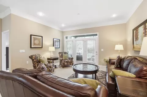Living - 8153 Trotters Chase, Cincinnati, OH 45249 photo 1 of 5