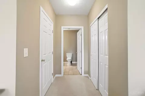 Entry Way - 8153 Trotters Chase, Cincinnati, OH 45249 photo 4 of 6