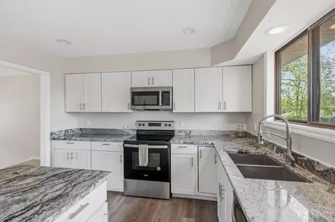 Kitchen - 3647 Galbraith Rd, Cincinnati, OH 45236 photo 4 of 5
