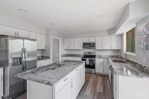 Kitchen - 3647 Galbraith Rd, Cincinnati, OH 45236 photo 2 of 5