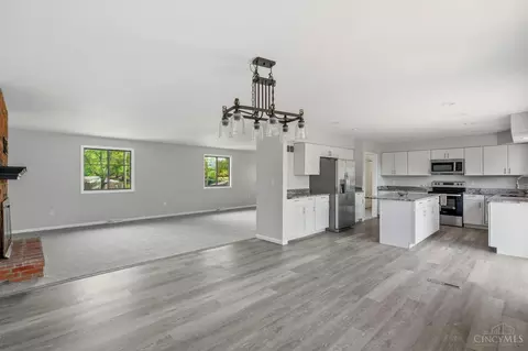 Living - 3647 Galbraith Rd, Cincinnati, OH 45236 photo 4 of 5