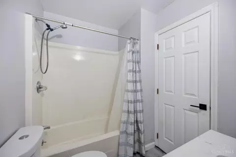 Bath - 3647 Galbraith Rd, Cincinnati, OH 45236 photo 4 of 4