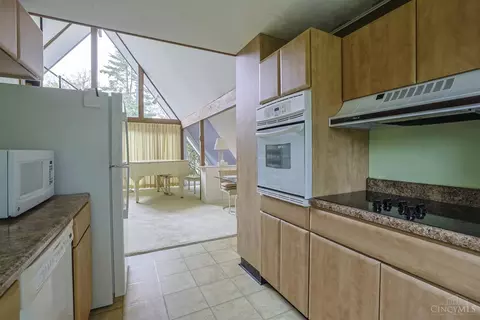 Kitchen - 4160 Brookfield Dr, Cincinnati, OH 45245 photo 2 of 3