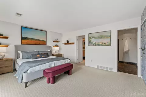 Bedroom - 899 Riverview Pl, Cincinnati, OH 45202 photo 2 of 3