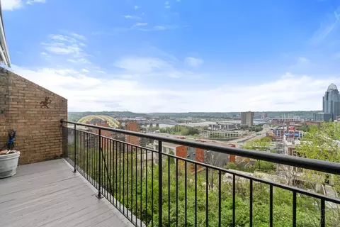 View/Area - 899 Riverview Pl, Cincinnati, OH 45202 photo 1 of 1