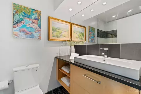 Bath - 899 Riverview Pl, Cincinnati, OH 45202 photo 1 of 4