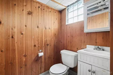 Bath - 2149 Crane Ave, Cincinnati, OH 45207 photo 2 of 2