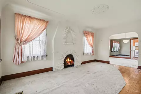 Living - 2149 Crane Ave, Cincinnati, OH 45207 photo 3 of 3