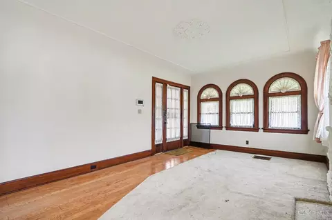 Living - 2149 Crane Ave, Cincinnati, OH 45207 photo 2 of 3