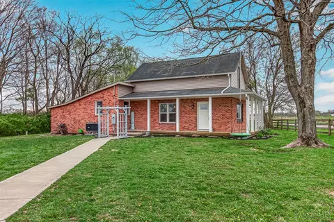 8700 Quaker Trace Rd, Camden, OH 45311