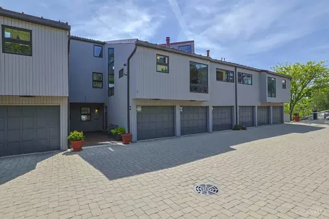 1022 Hatch St, Cincinnati, OH 45202