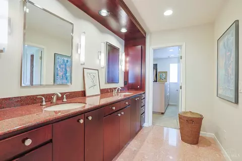 Bath - 2121 Alpine Pl, Cincinnati, OH 45206 photo 1 of 9